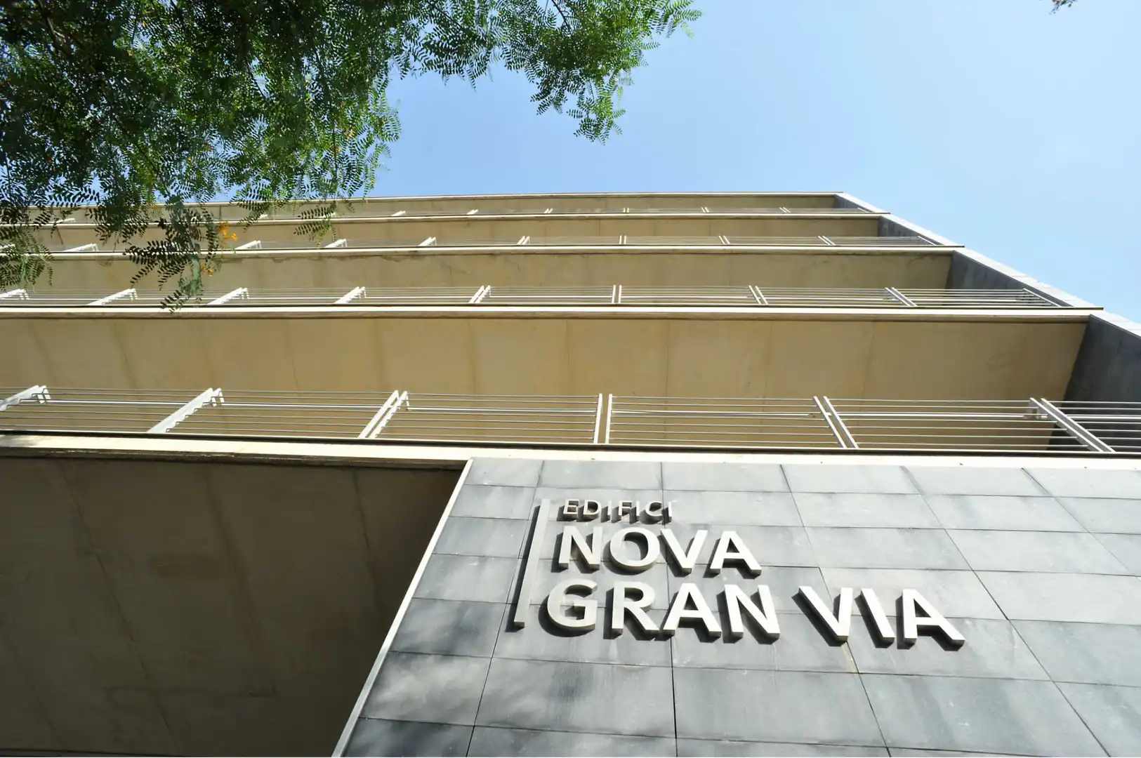 Exterior view of Office for rent in L'Hospitalet de Llobregat  with Air Conditioner, Heating and Terrace
