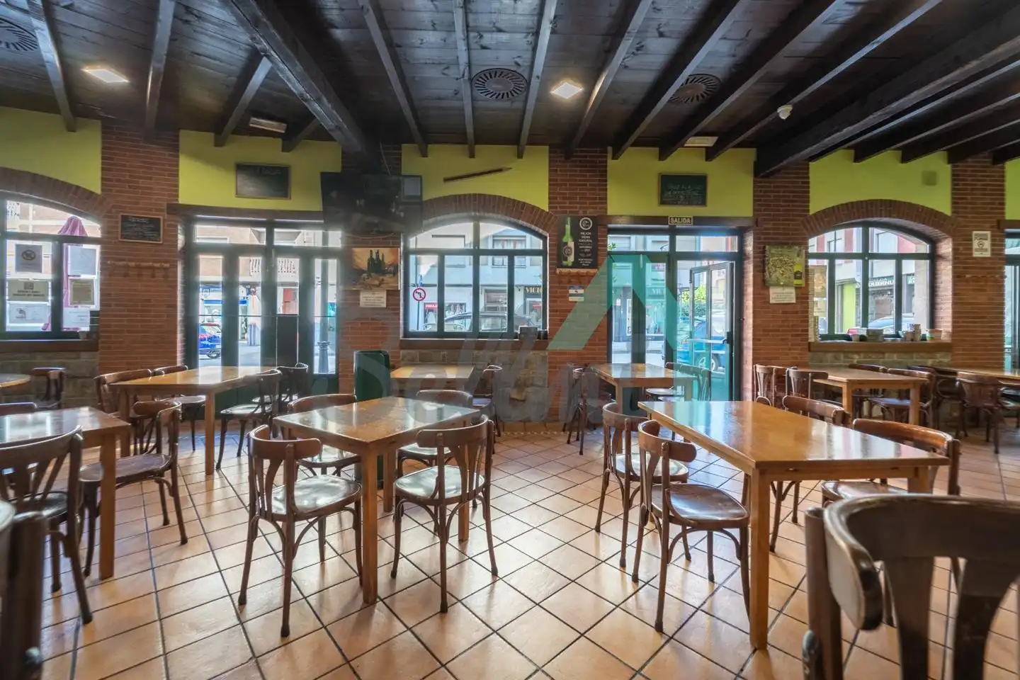 Local en traspaso en De Viella, Lugones