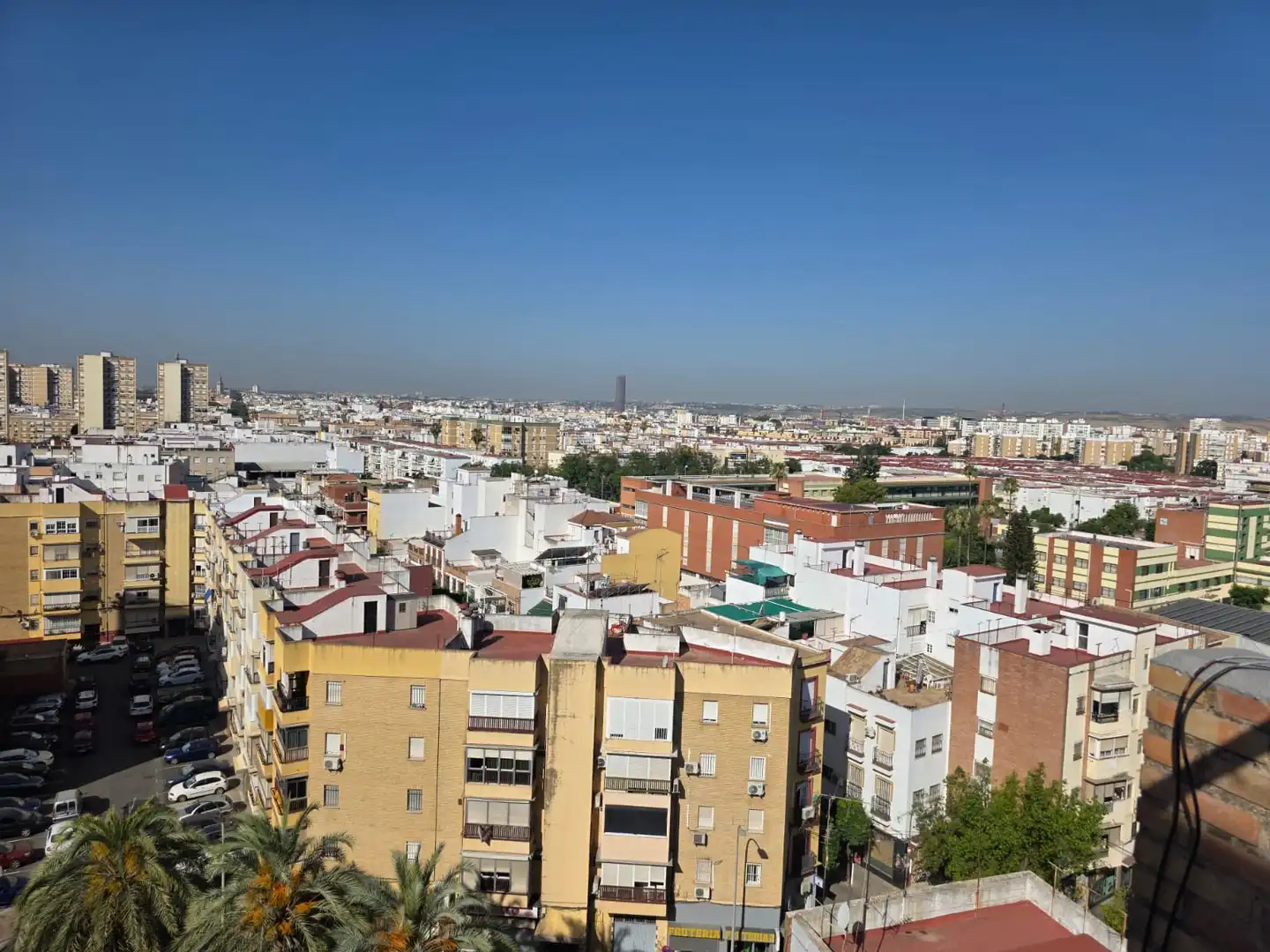 Außenansicht von Wohnung zum Verkauf in Sevilla mit Klimaanlage, Heizung und Ofen