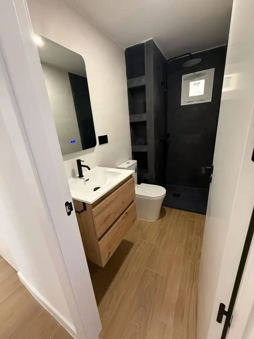 Badezimmer von Wohnung zur Miete in Linares mit Klimaanlage und Heizung