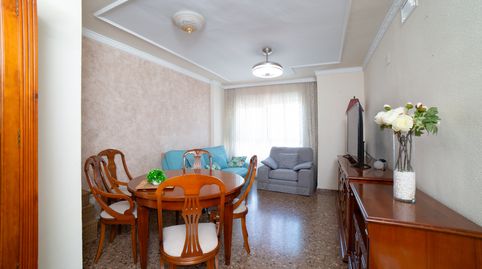 PISO DE 3 HABITACIONES + 2 BAÑOS + ASCENSOR +  A 8 MINUTOS DEL METRO