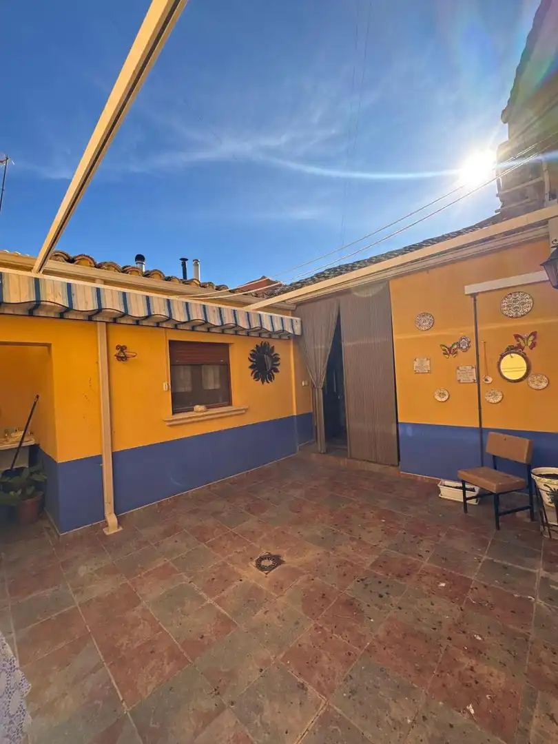 Vista exterior de Casa o xalet en venda en Villagarcía del Llano amb Calefacció i Traster