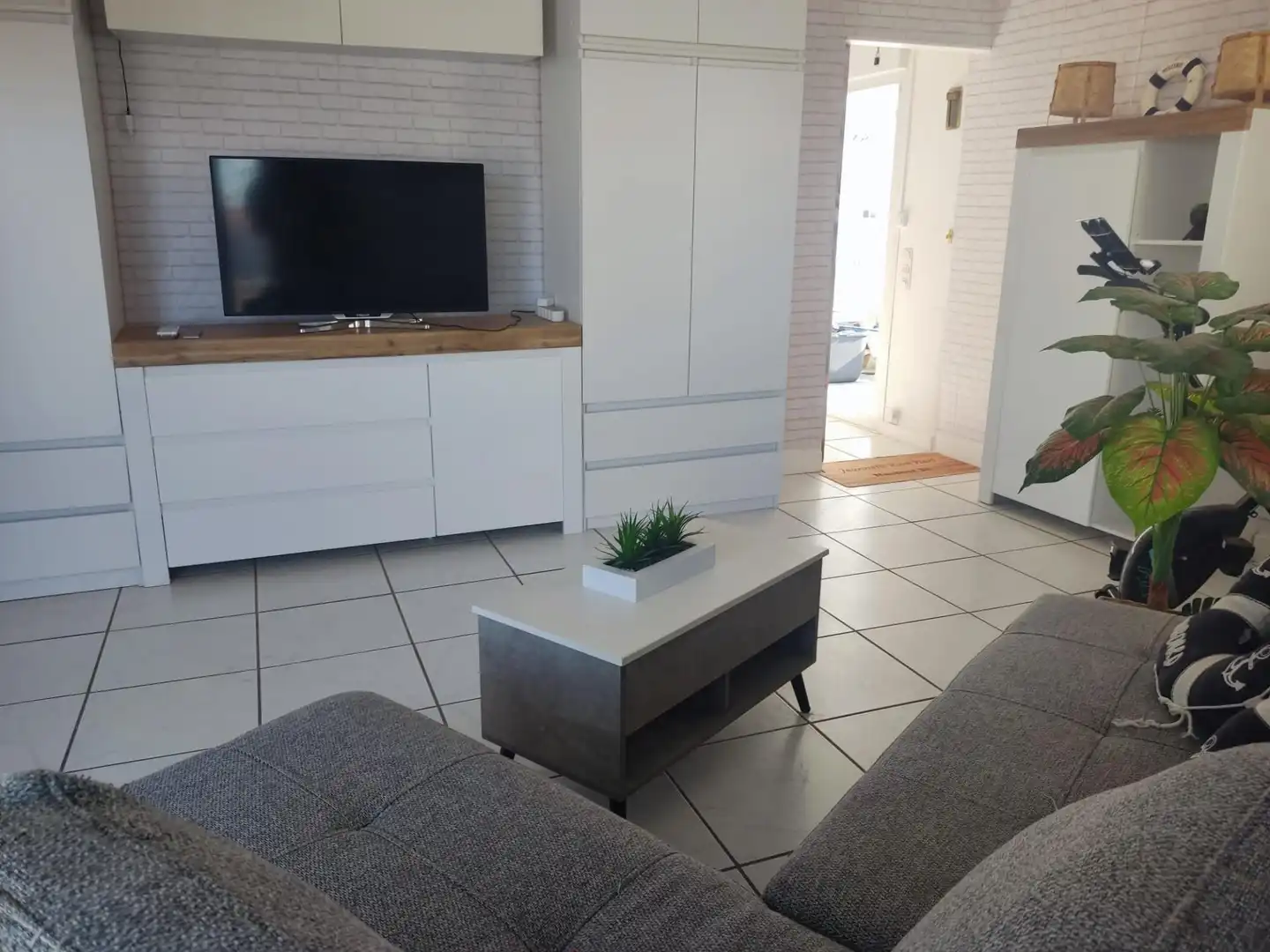 Sala de estar de Piso en venta en Roses con Jardín privado, Terraza y Amueblado