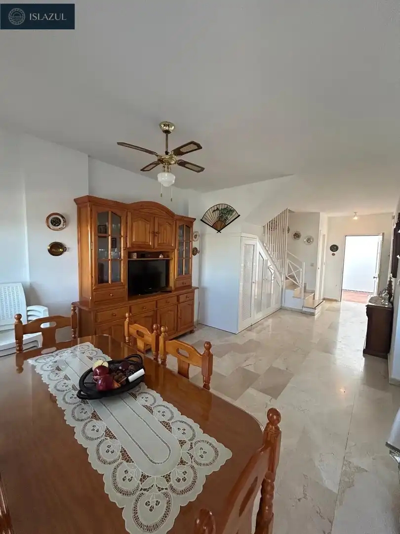 Sala d'estar de Casa adosada en venda en Isla Cristina amb Terrassa, Traster i Moblat