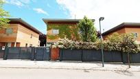 Vista exterior de Casa o xalet en venda en Paracuellos de Jarama amb Calefacció, Jardí privat i Terrassa