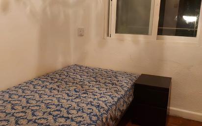 Bedroom of Flat for sale in  Madrid Capital