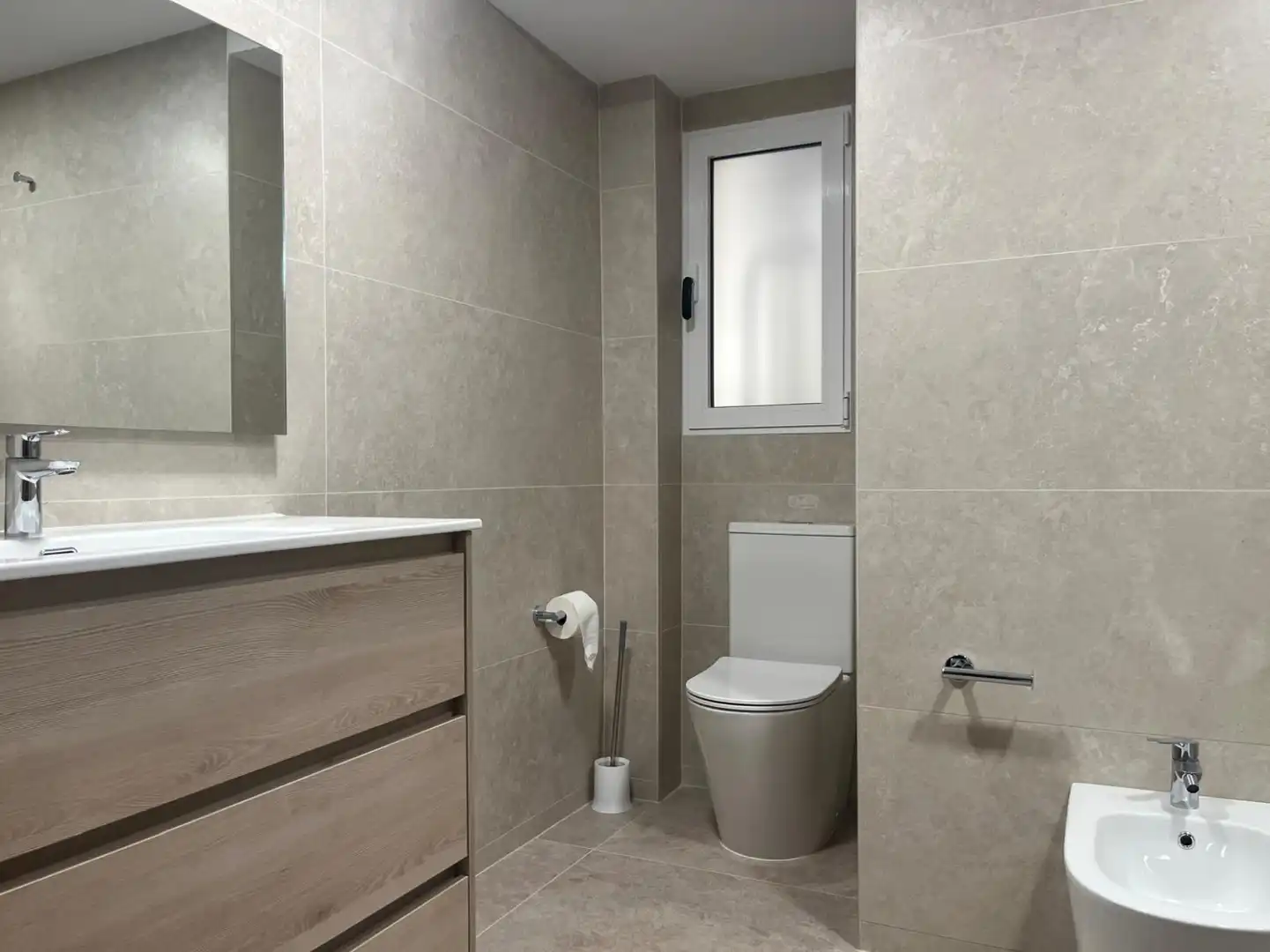 Badezimmer von Wohnung zur Miete in Torrent mit Heizung und Balkon