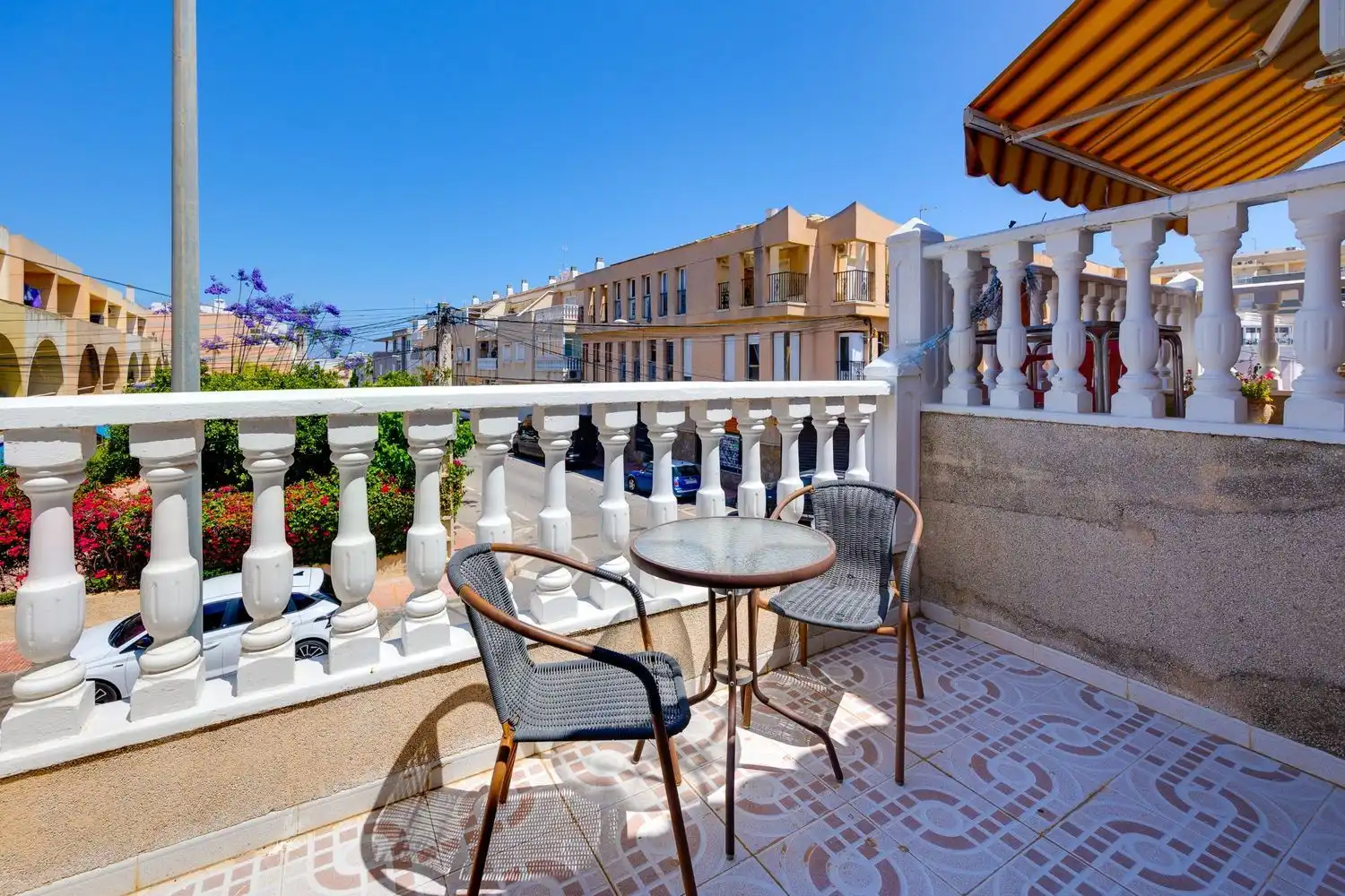 Terrasse von Einfamilien-Reihenhaus zum Verkauf in Torrevieja mit Terrasse, Balkon und Gemeinschaftspool
