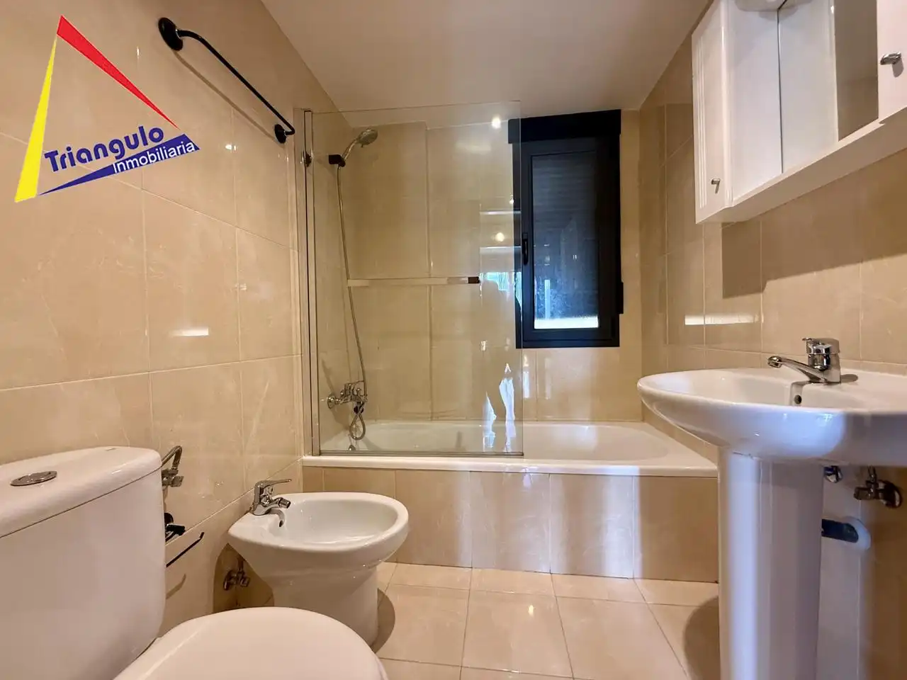 Badezimmer von Wohnung zur Miete in La Lastrilla  mit Heizung und Möbliert