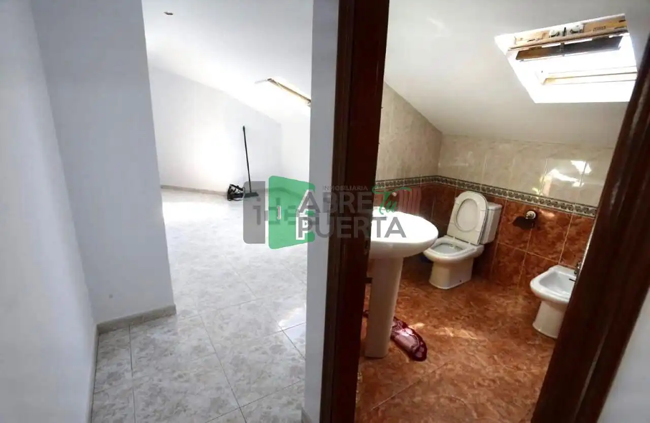 Badezimmer von Wohnung zum Verkauf in Barbadás mit Heizung, Terrasse und Möbliert
