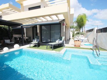Detached house with pool for sale in Av. CircunvalaciÃ³n