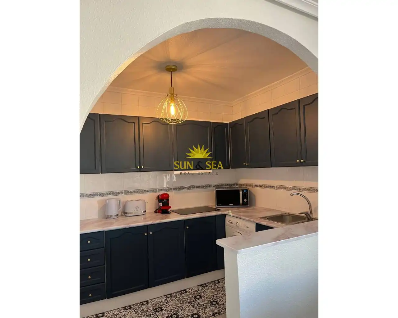 Cocina de Apartamento de alquiler en Torrevieja con Aire acondicionado, Calefacción y Horno