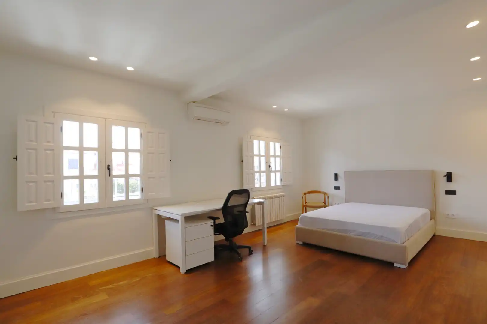 Dormitori de Casa o xalet de lloguer en Madrid amb Aire condicionat, Calefacció i Jardí privat