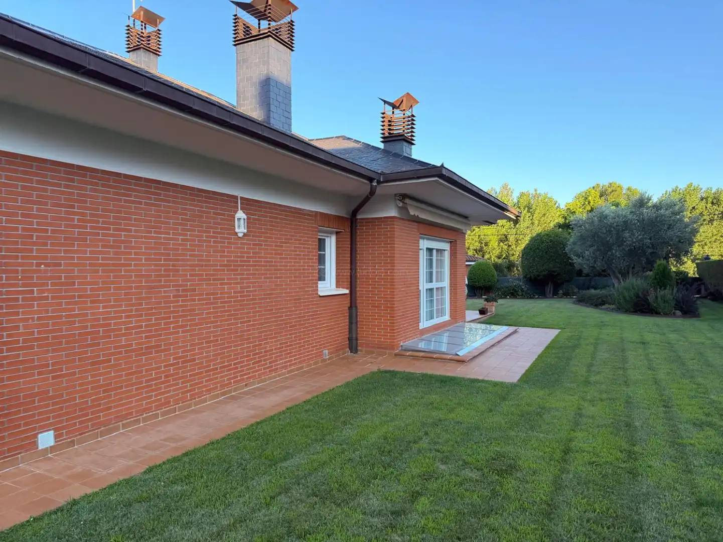 Vista exterior de Casa o chalet en venta en Anguciana con Calefacción, Jardín privado y Parquet