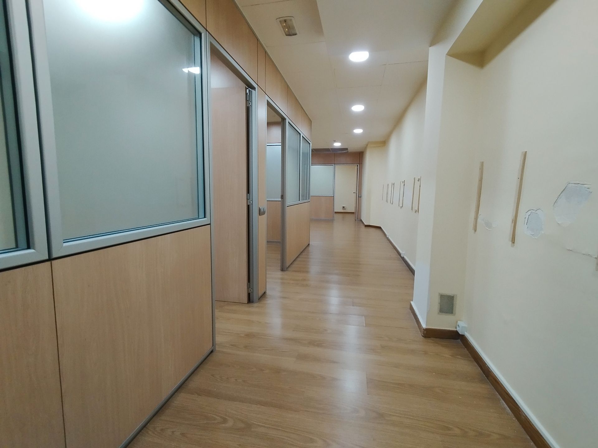 Local de lloguer a Carrer de Gràcia, Centre , Centre - Sant Oleguer