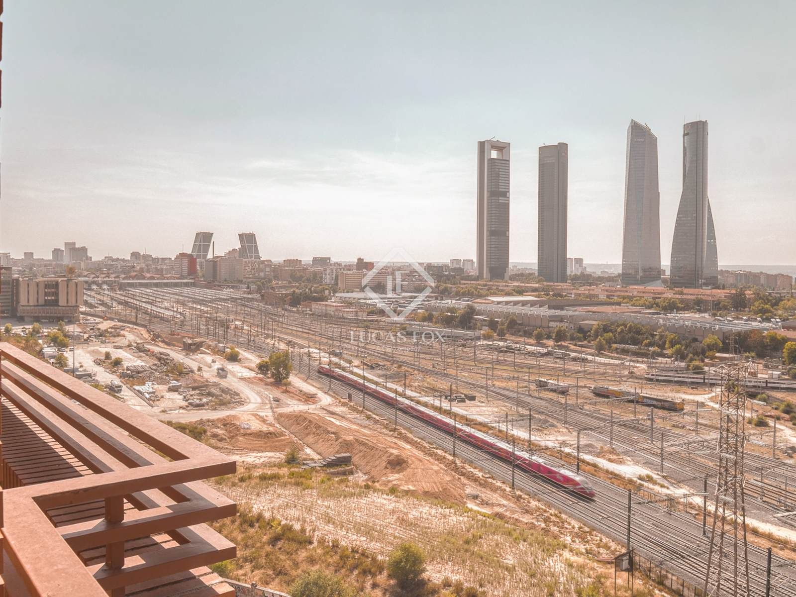 Vista exterior de Piso en venta en  Madrid Capital con Aire acondicionado, Calefacción y Jardín privado