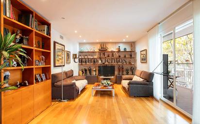 Living room of Flat for sale in  Barcelona Capital  with Air Conditioner, Heating and Parquet flooring