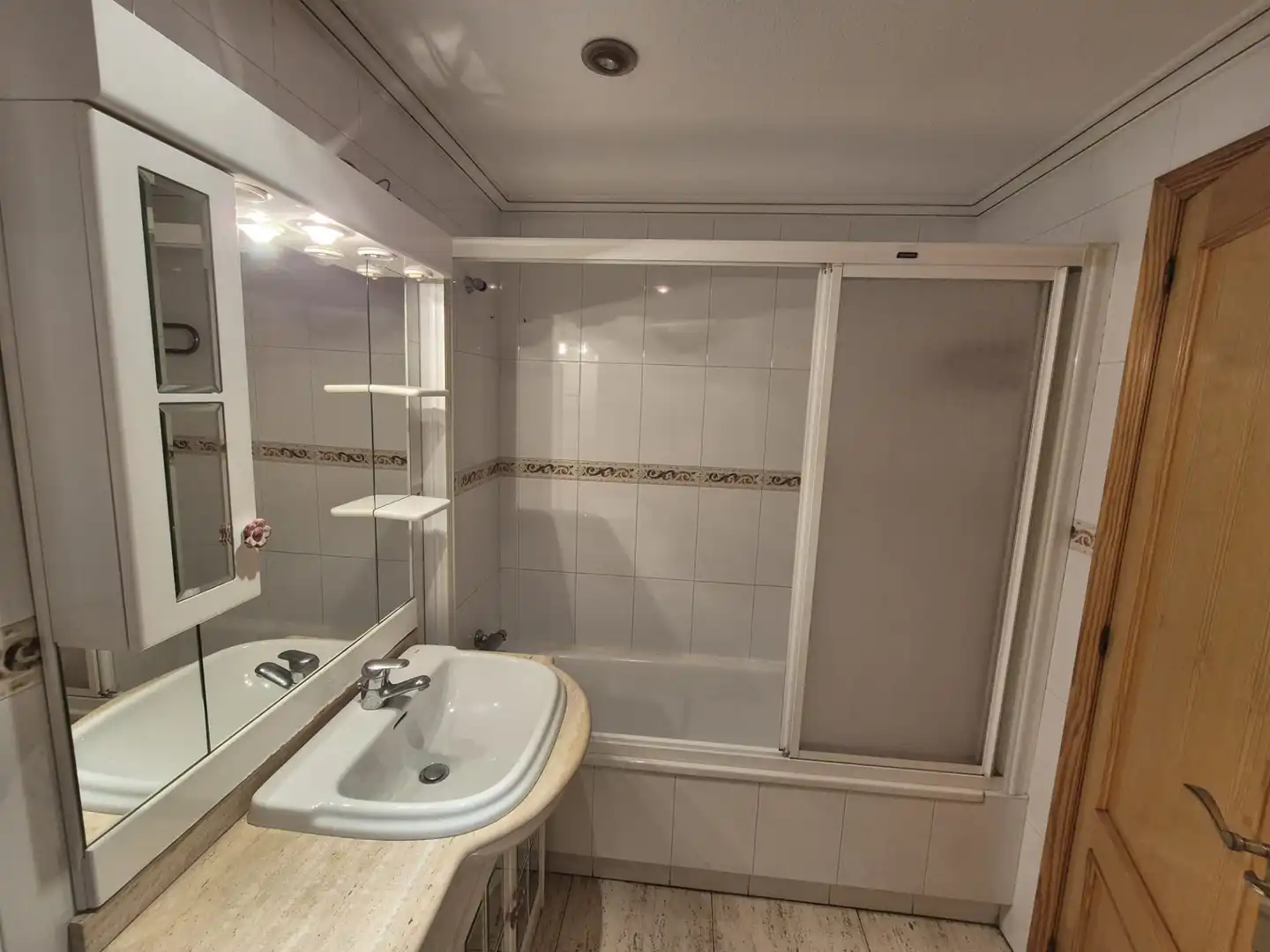 Baño de Piso en venta en Murcia con Trastero y Balcón
