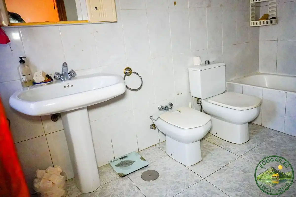 Baño de Casa o chalet en venta en Ponferrada con Calefacción, Jardín privado y Trastero