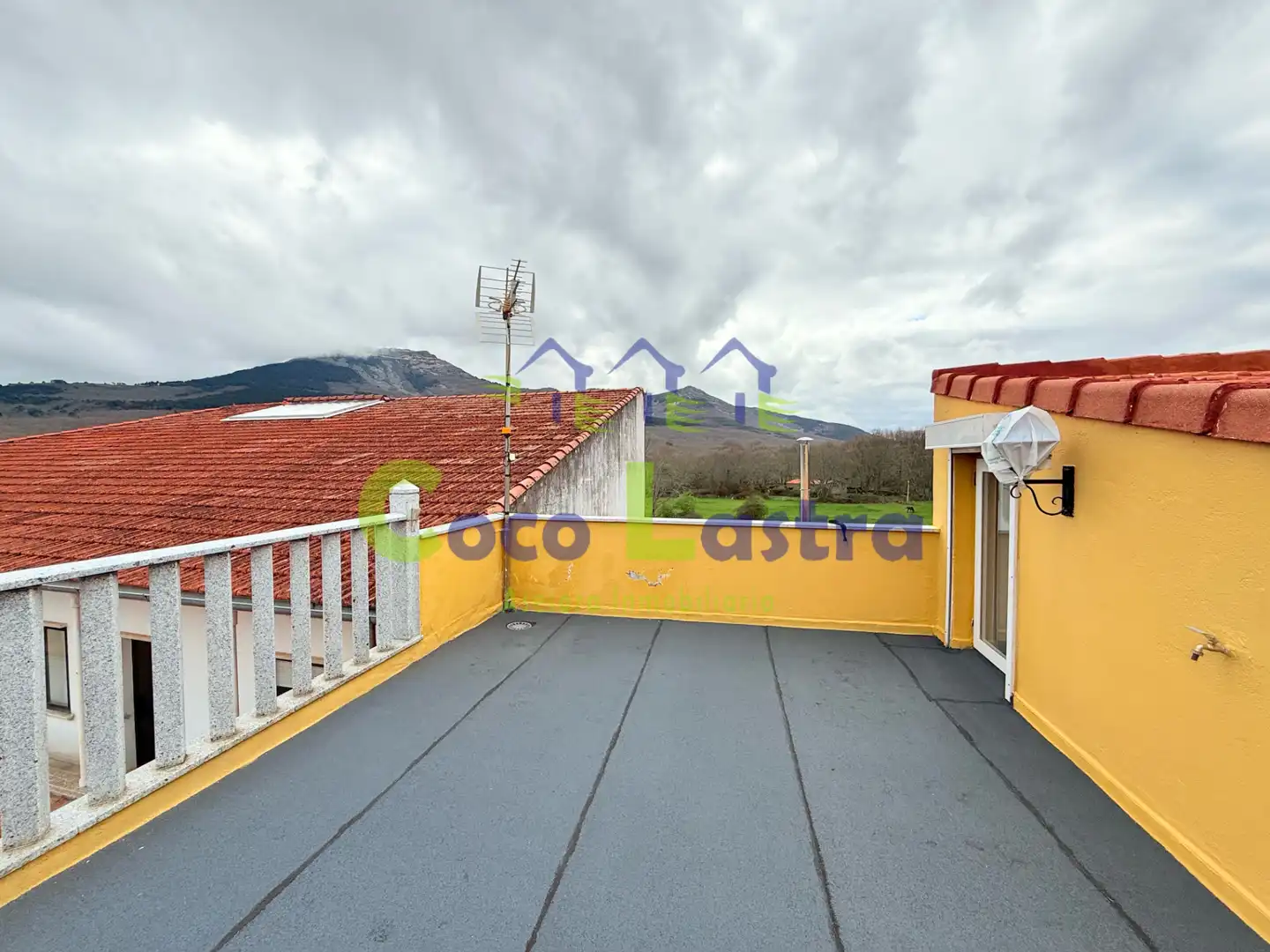 Terraza de Casa adosada en venta en Nava de Francia con Calefacción, Jardín privado y Terraza