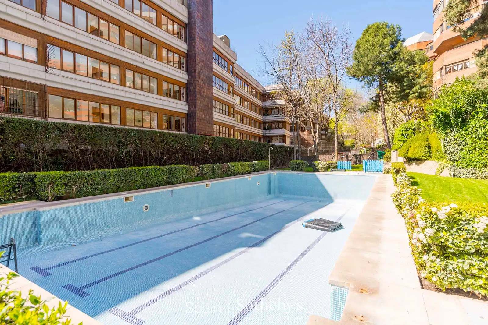 Piscina de Apartament en venda en Madrid amb Aire condicionat, Calefacció i Terrassa