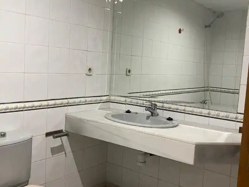 Bany de Pis de lloguer en Granada amb Aire condicionat, Traster i Balcó