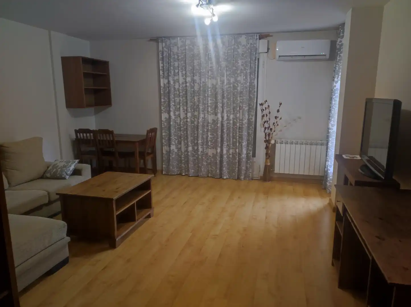 Wohnzimmer von Wohnungen zur Miete in Plasencia mit Klimaanlage, Heizung und Möbliert