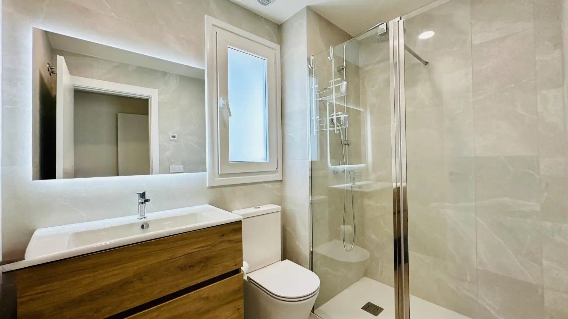Bany de Apartament en venda en Finestrat amb Aire condicionat, Jardí privat i Terrassa