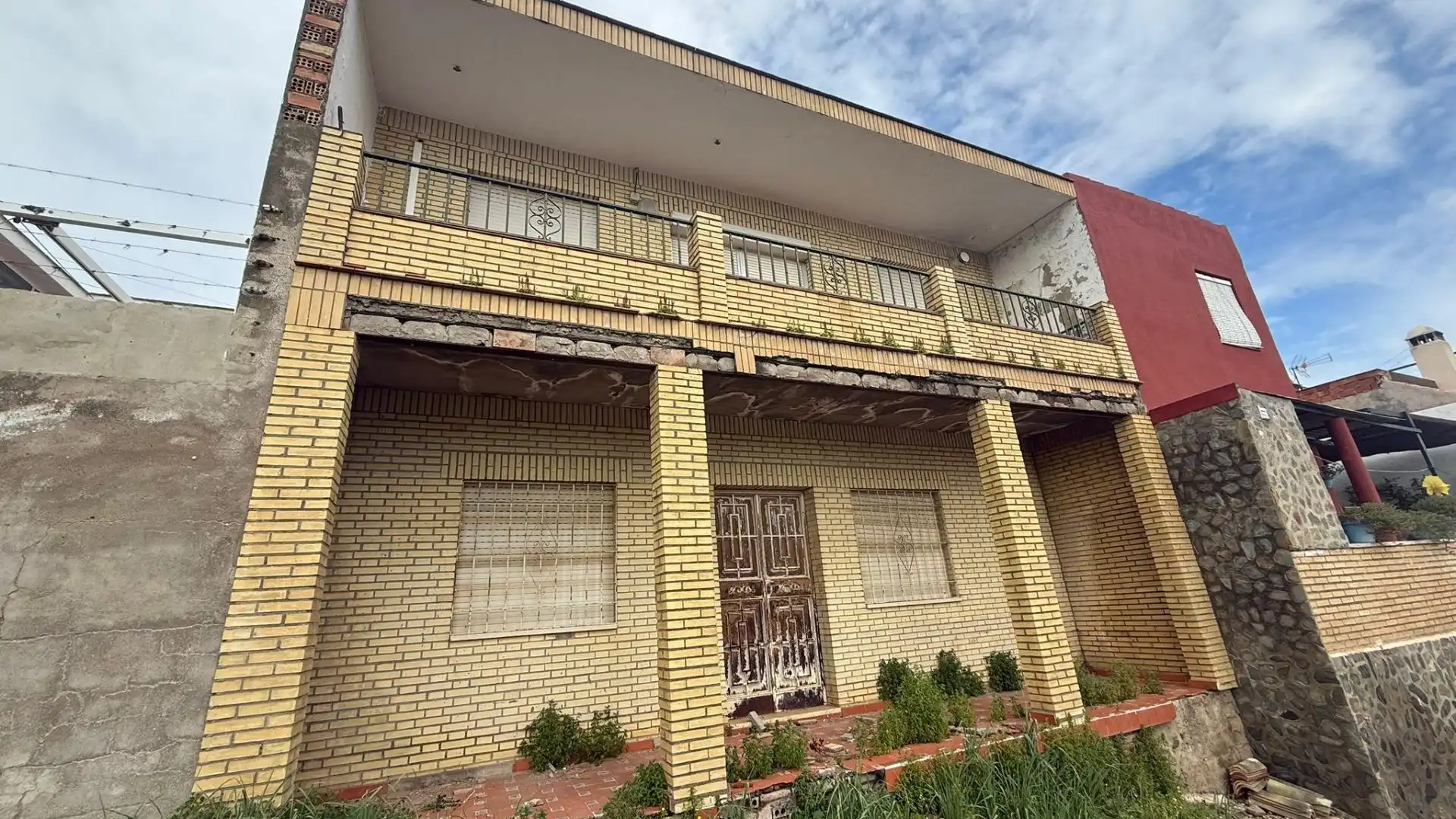 Vista exterior de Casa o chalet en venta en Guillena con Balcón