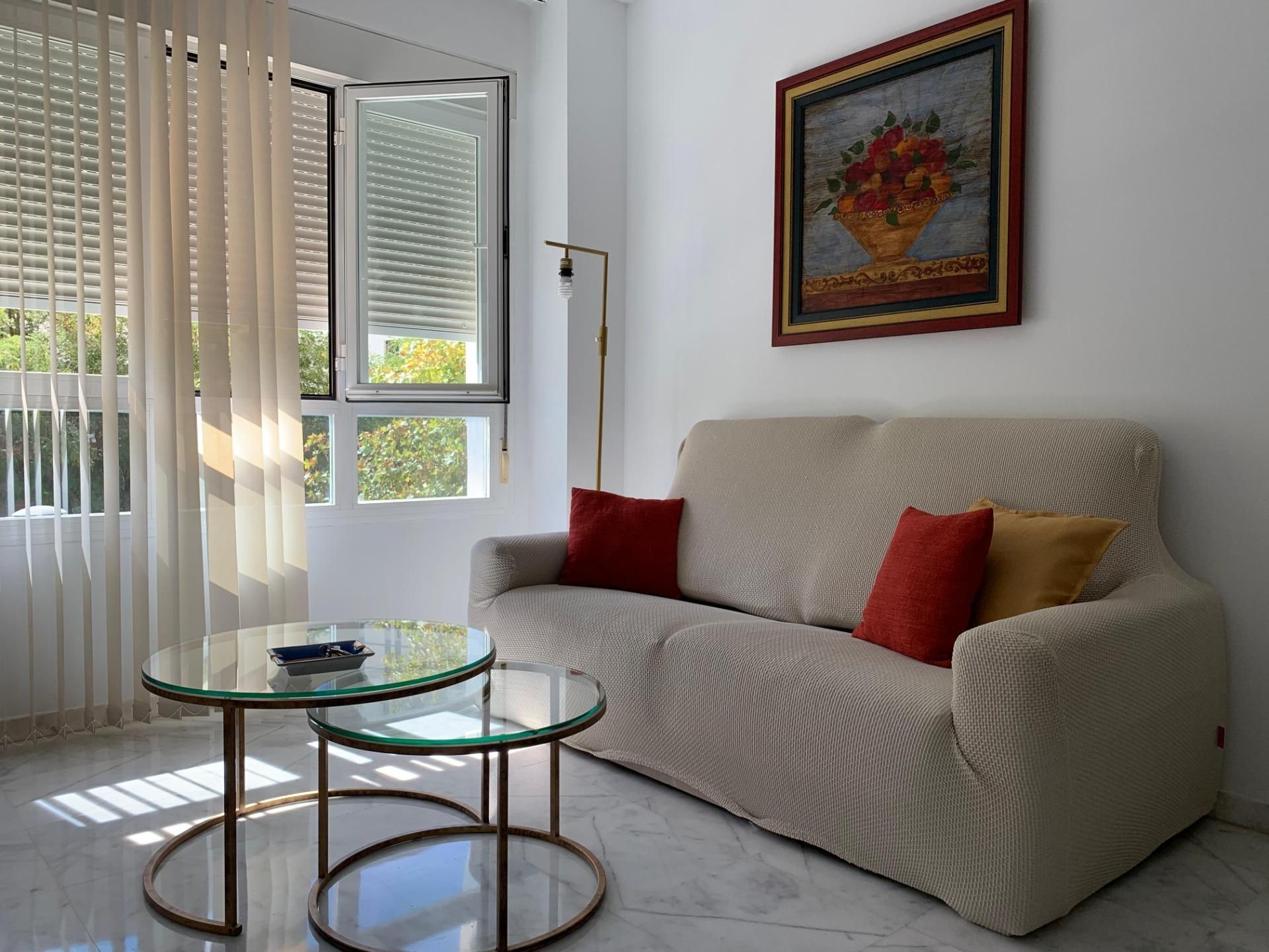 Sala de estar de Piso de alquiler en  Sevilla Capital con Aire acondicionado, Calefacción y Piscina comunitaria
