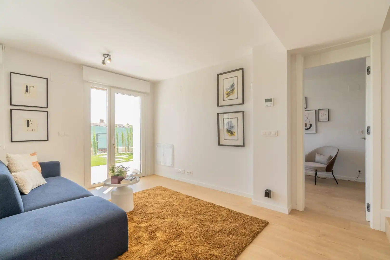 Sala d'estar de Casa adosada en venda en La Nucia amb Aire condicionat, Jardí privat i Terrassa