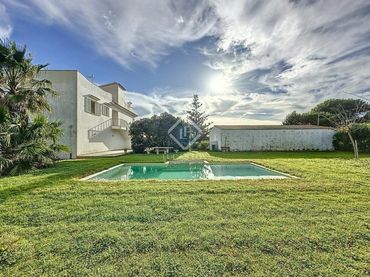 Maison rustique avec balcon à vendre à Ciutadella
