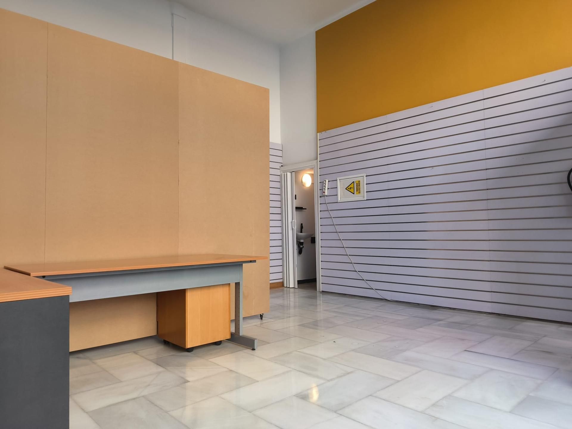 Premises to rent in  Sevilla Capital  with Air Conditioner