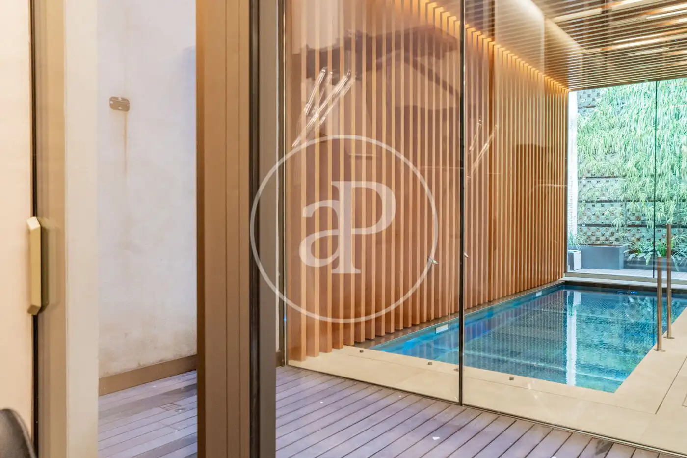 Piscina de Piso en venta en Madrid con Aire acondicionado, Calefacción y Jardín privado