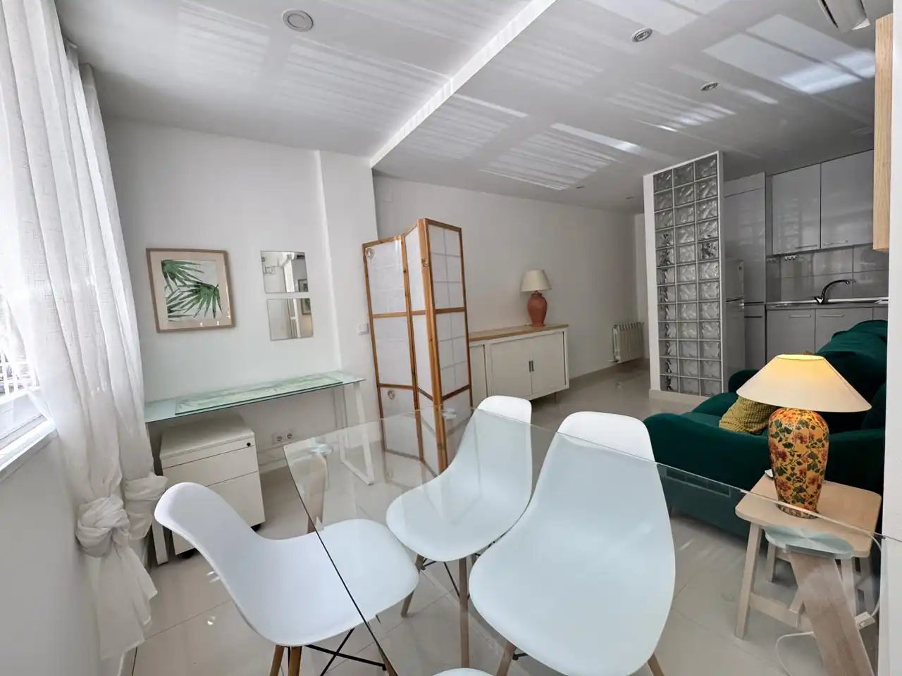 Sala de estar de Apartamento de alquiler en Madrid con Aire acondicionado, Calefacción y Amueblado