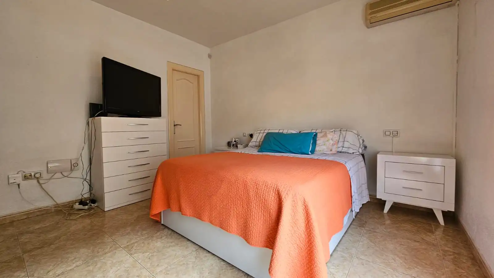 Habitación de Ático en venta en El Ejido con Aire acondicionado, Terraza y Amueblado