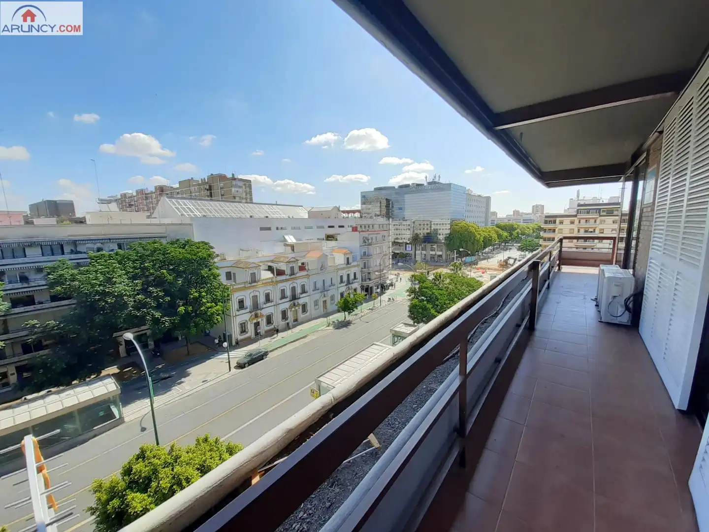 Außenansicht von Wohnung zur Miete in Sevilla mit Klimaanlage, Privatgarten und Parkett