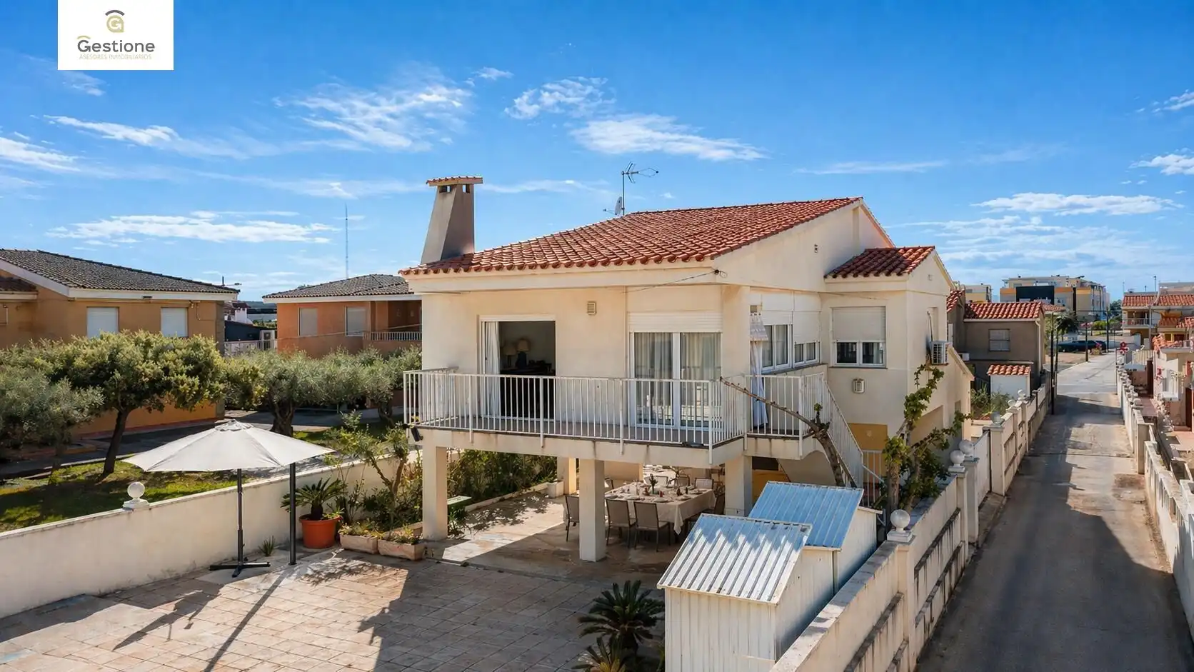 Vista exterior de Casa o xalet en venda en Almazora / Almassora amb Aire condicionat, Terrassa i Traster