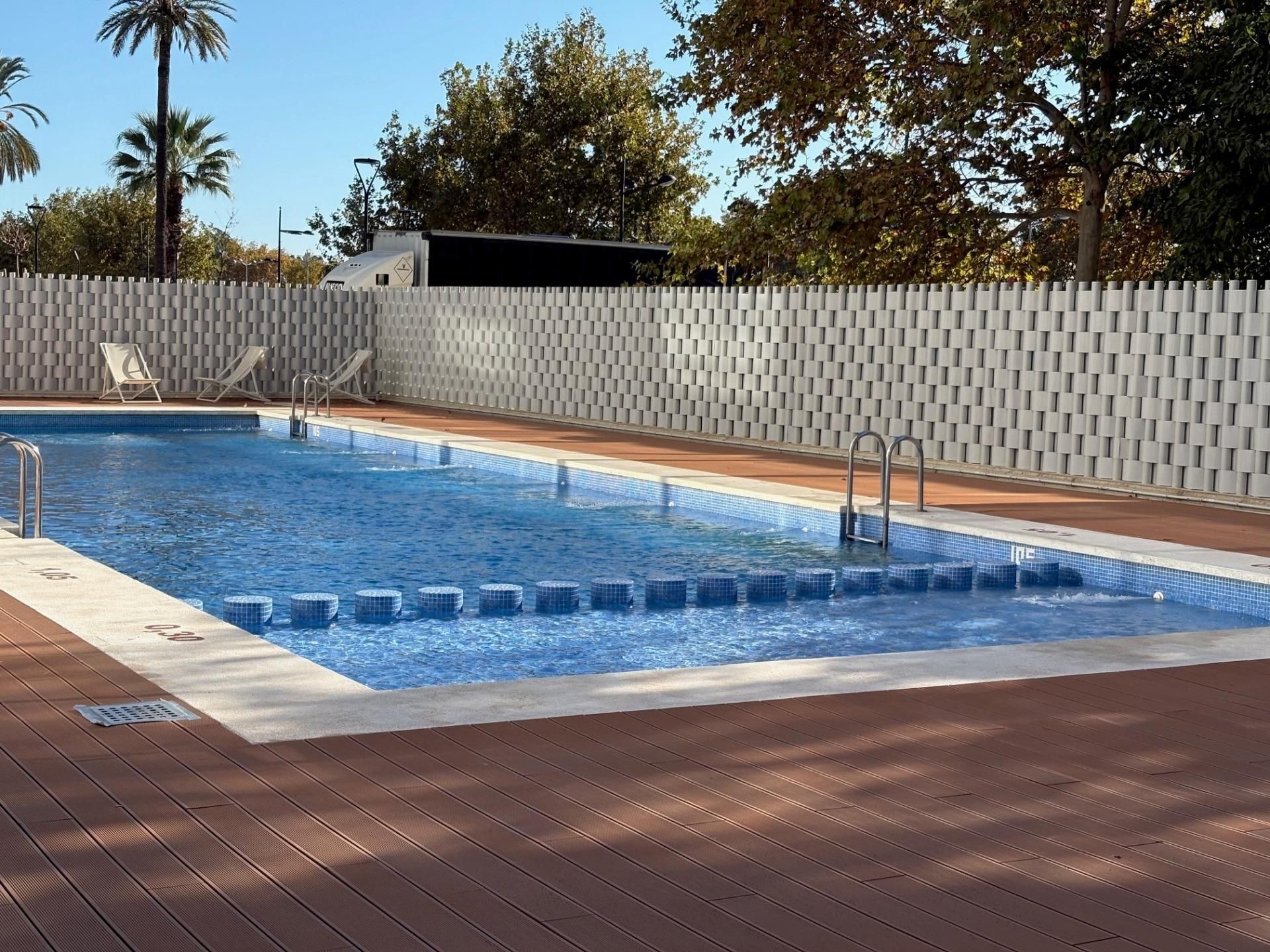 Swimming pool of Flat for sale in  Valencia Capital  with Air Conditioner, Heating and Parquet flooring