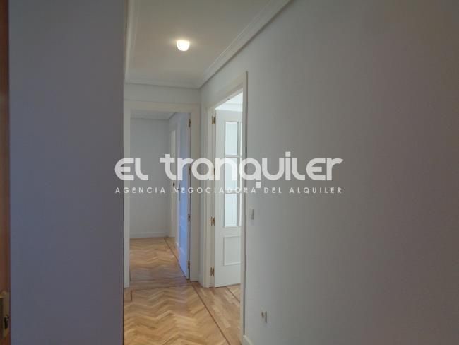Flat to rent in  Madrid Capital  with Air Conditioner, Parquet flooring and Terrace