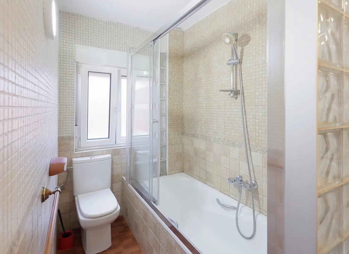Badezimmer von Wohnung zum Verkauf in Gijón  mit Heizung und Abstellraum