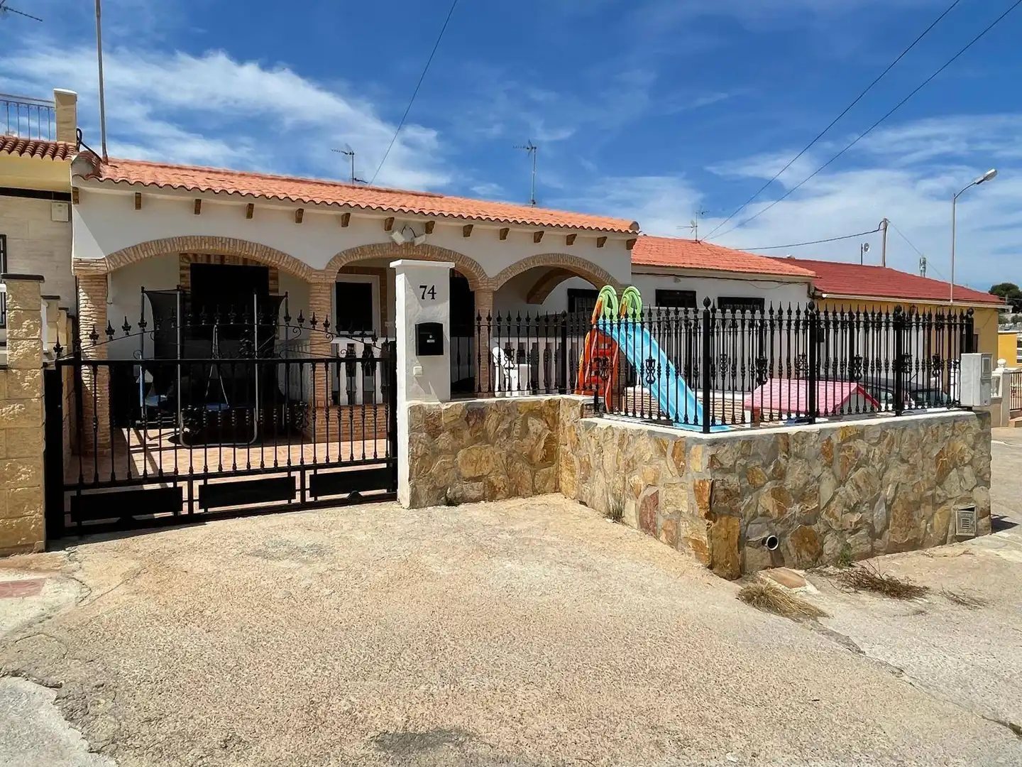 Vista exterior de Finca rústica en venda en Pilar de la Horadada amb Aire condicionat, Jardí privat i Terrassa