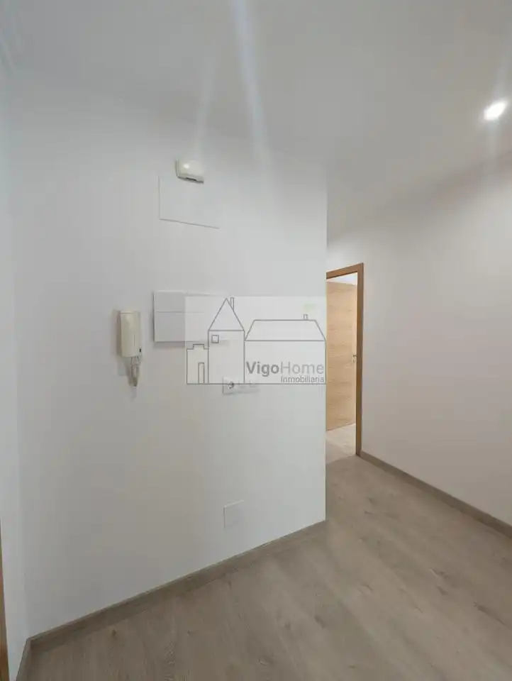 Piso de alquiler en Vigo  con Calefacción, Terraza y Amueblado