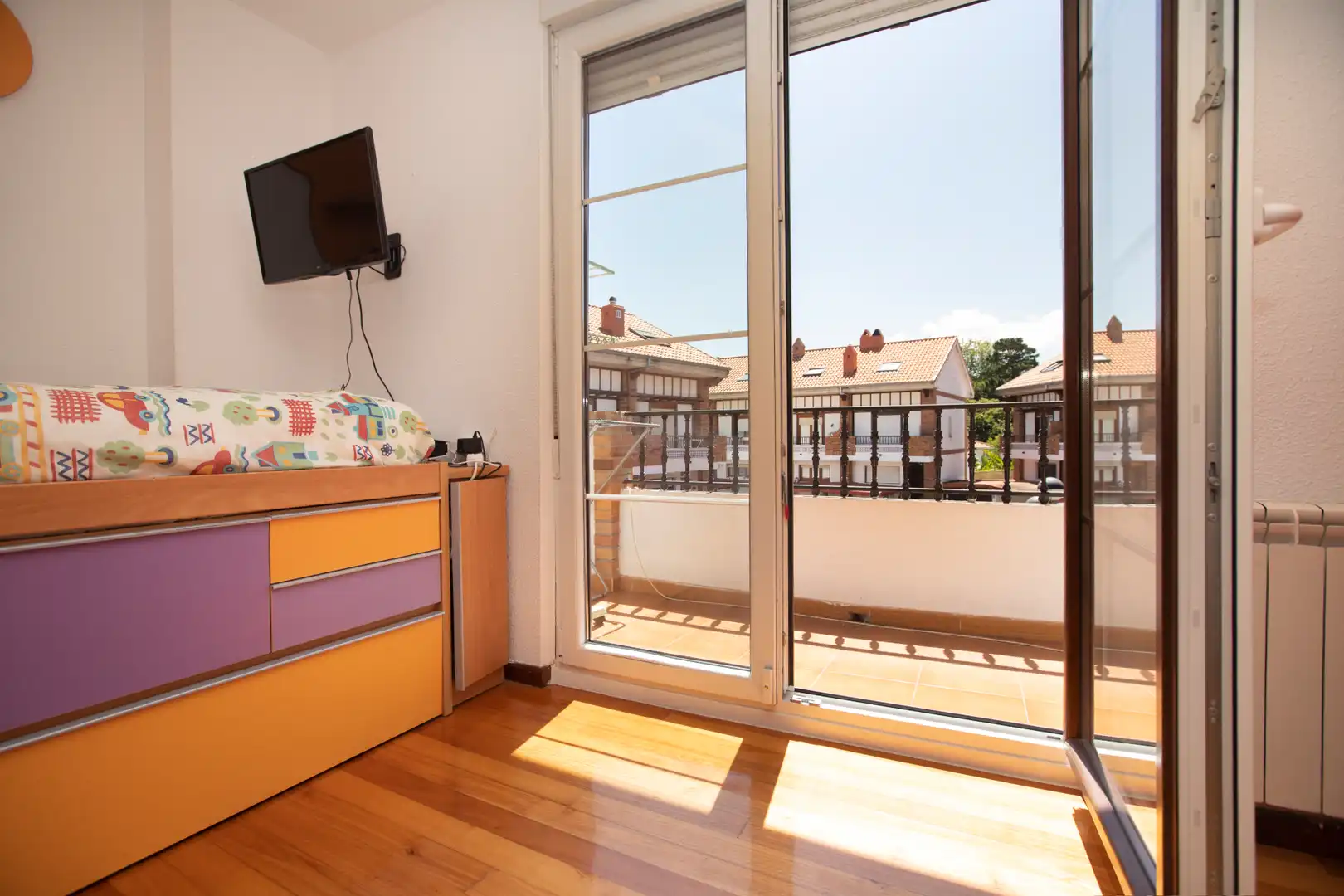 Terrassa de Casa adosada en venda en Camargo amb Calefacció, Jardí privat i Parquet