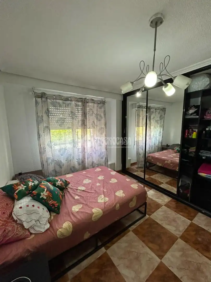 Schlafzimmer von Wohnung zum Verkauf in Coslada