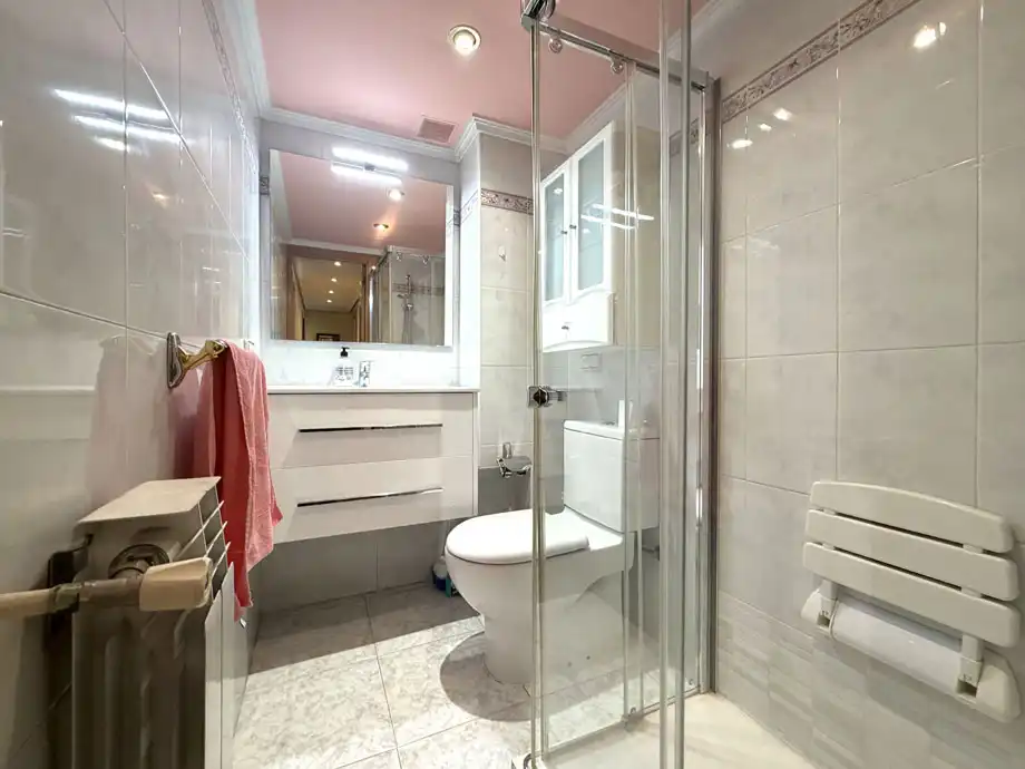 Baño de Piso en venta en Vitoria - Gasteiz con Calefacción, Parquet y Terraza