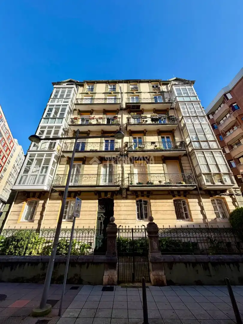 Vista exterior de Pis en venda en Santander
