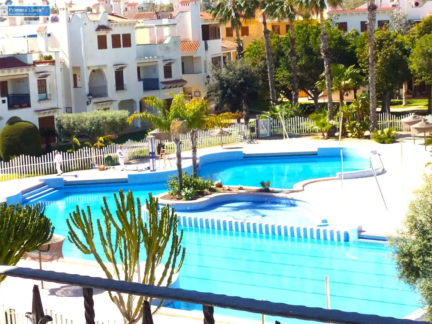 Schwimmbecken von Wohnungen zum Verkauf in Cartagena mit Klimaanlage, Privatgarten und Terrasse