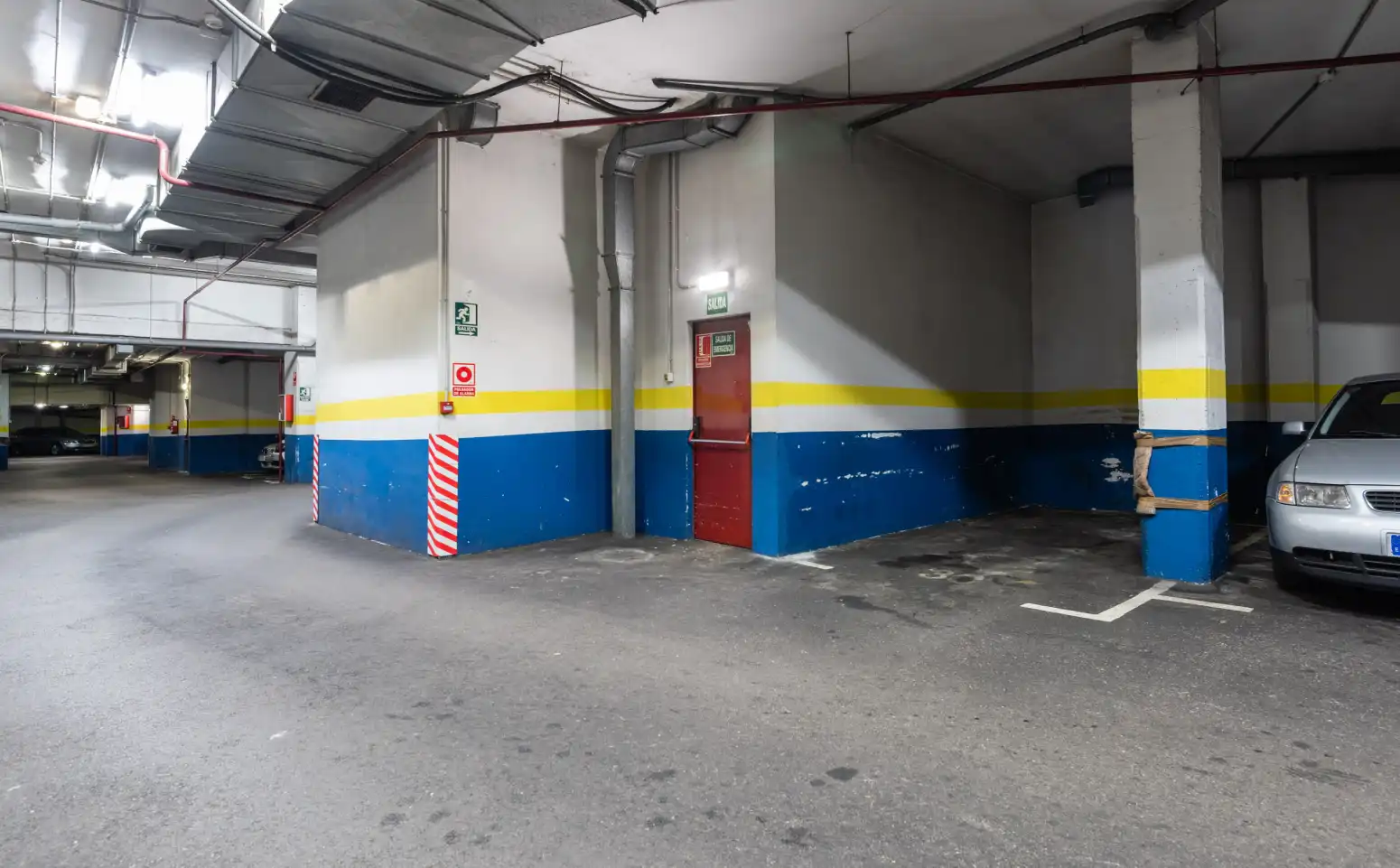 Parking de Piso en venta en Oviedo  con Calefacción, Parquet y Trastero