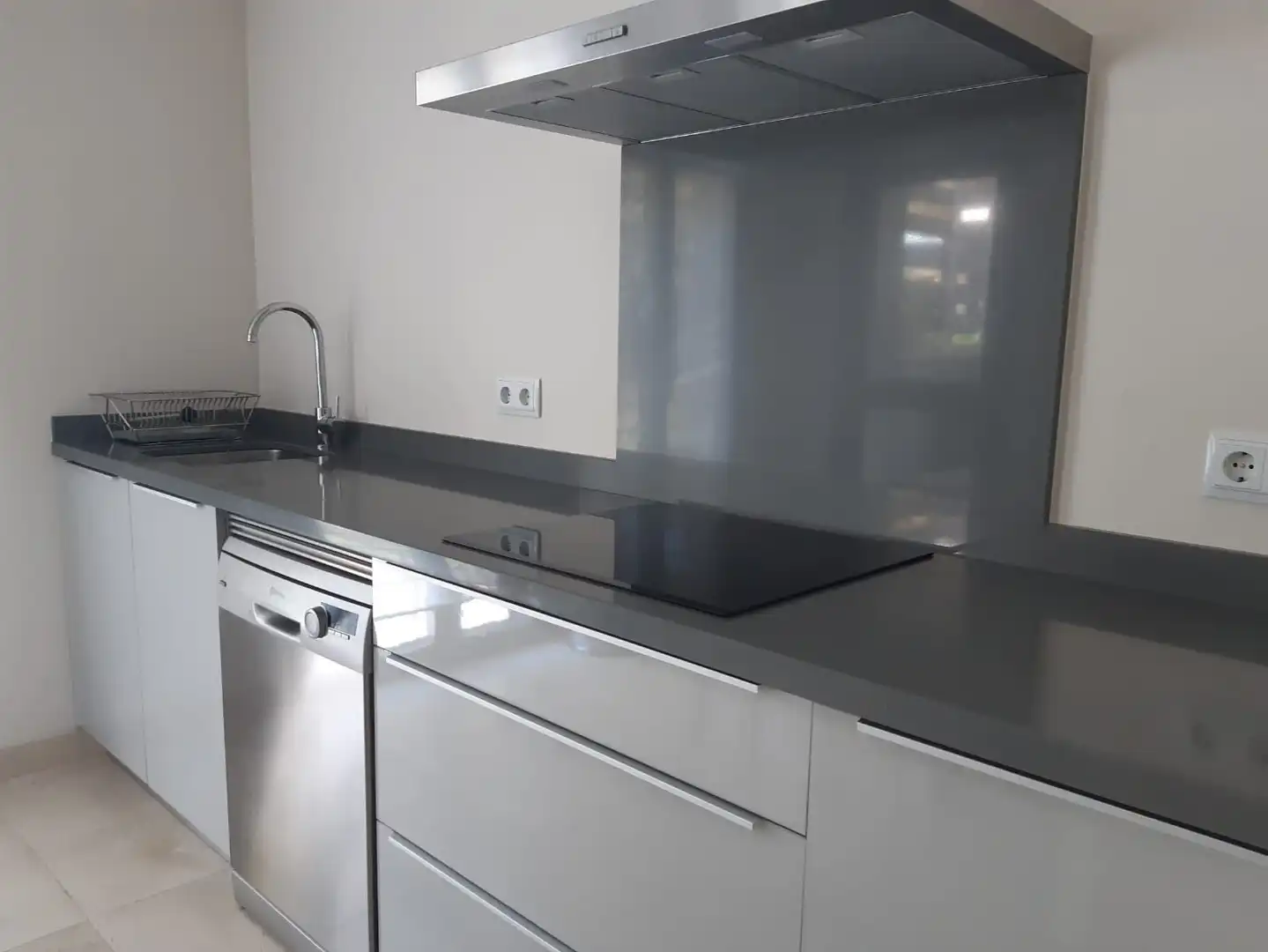 Cuina de Pis de lloguer en Benahavís amb Aire condicionat, Terrassa i Moblat